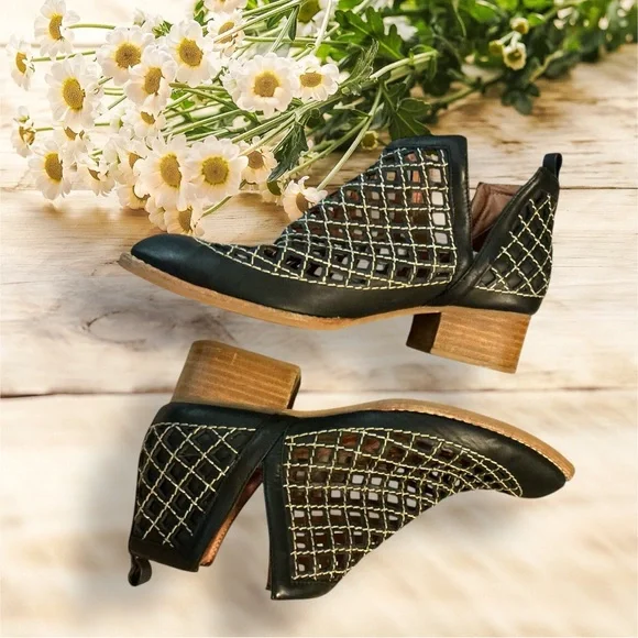 ‼️JEFFREY CAMPBELL TAGGART BLACK CUTOUT BOOTIES - Picture 3 of 6